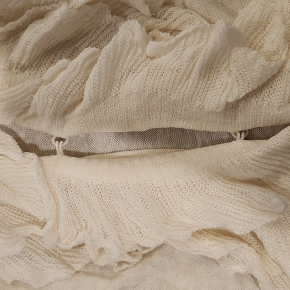 Alice + Olivia Cream Ruffled Women's Sweater Size S! - Picture 6 of 9